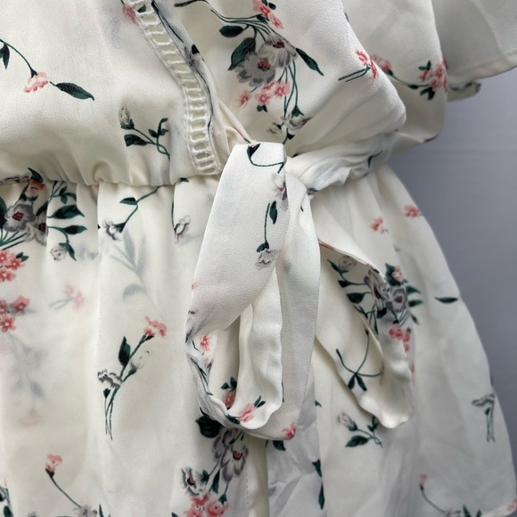 Sienna Sky white floral wrap waist V-neck blouse women’s size L - Picture 10 of 17